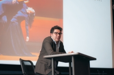 El teatro y el cierco se encuentran.