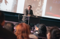 El teatro y el cierco se encuentran.