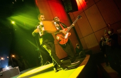 LOS TRES Y BERSUIT
