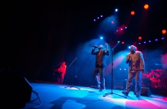 LOS TRES Y BERSUIT