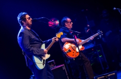 LOS TRES Y BERSUIT