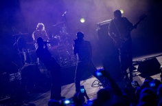 LOS TRES Y BERSUIT