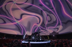 En la cápsula del espacio, un show de Queen