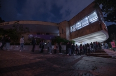 En la cápsula del espacio, un show de Queen