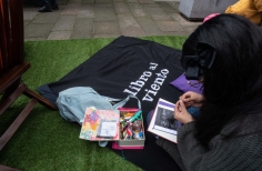 Libro al viento en el 9 de abril