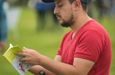 Público realizando actividades del evento