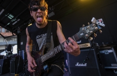 Ataque Punk Rock- Escenarios Móviles
