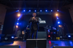 A grito herido- La Media Torta