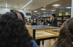 Katia González en la exposición de Andrés Caicedo en Andrés Caicedo: Morir y dejar obra.