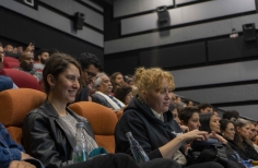 Público en la presentación de la película mudos testigos.