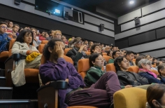 Público en la presentación de la película mudos testigos.