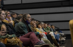 Público en la presentación de la película mudos testigos.