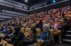 Público en el conversatorio de la película mudos testigos con parte del equipo.