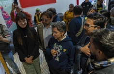 Alcaldesa junto a la secretaria de cultura, el director de Idartes y el gerente de artes audiovisuales en la visita al parque el Tunal, en la cinemateca el Tunal