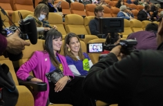 Secretaria de cultura en premiere de la película Cuando las aguas se juntan