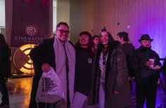 Público en el Hall de la sala capital en la Gala rodante 2022.