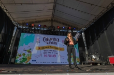 Presentadora en Cinemateca al parque Puente Aranda.