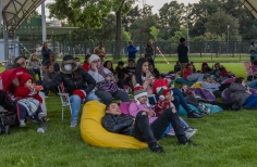 Público en Cinemateca al parque Puente Aranda.