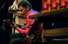 Así fue el reconocimiento de Es Cultura Local en el Teatro Jorge Eliécer Gaitán el pasado miércoles 15 de marzo. Conoce a los ganadores de la tercera versión, más de 500 participantes que recibieron un reconocimiento por promover el arte y la cultura en las 20 localidades de Bogotá. Fueron homenajeados en una jornada llena de danza y música, junto con las palabras de agradecimiento de parte de Catalina Valencia, Secretaria de Cultura, Recreación y Deporte y Felipe Jiménez, Secretario de Gobierno.