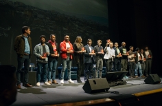 Así fue el reconocimiento de Es Cultura Local en el Teatro Jorge Eliécer Gaitán el pasado miércoles 15 de marzo. Conoce a los ganadores de la tercera versión, más de 500 participantes que recibieron un reconocimiento por promover el arte y la cultura en las 20 localidades de Bogotá. Fueron homenajeados en una jornada llena de danza y música, junto con las palabras de agradecimiento de parte de Catalina Valencia, Secretaria de Cultura, Recreación y Deporte y Felipe Jiménez, Secretario de Gobierno.