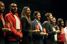 Así fue el reconocimiento de Es Cultura Local en el Teatro Jorge Eliécer Gaitán el pasado miércoles 15 de marzo. Conoce a los ganadores de la tercera versión, más de 500 participantes que recibieron un reconocimiento por promover el arte y la cultura en las 20 localidades de Bogotá. Fueron homenajeados en una jornada llena de danza y música, junto con las palabras de agradecimiento de parte de Catalina Valencia, Secretaria de Cultura, Recreación y Deporte y Felipe Jiménez, Secretario de Gobierno.