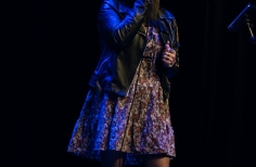 Así fue el reconocimiento de Es Cultura Local en el Teatro Jorge Eliécer Gaitán el pasado miércoles 15 de marzo. Conoce a los ganadores de la tercera versión, más de 500 participantes que recibieron un reconocimiento por promover el arte y la cultura en las 20 localidades de Bogotá. Fueron homenajeados en una jornada llena de danza y música, junto con las palabras de agradecimiento de parte de Catalina Valencia, Secretaria de Cultura, Recreación y Deporte y Felipe Jiménez, Secretario de Gobierno.