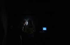 Exposición Suturas.