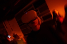 Público interactuando con las obras VR.