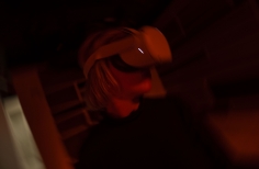 Público interactuando con las obras VR.