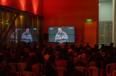 Charla de Mario Mendoza en el cine y yo en la Cinemateca de Bogotá