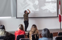    	 LCI - Escuela de Moda, Arte y Diseño