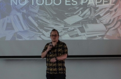    	 LCI - Escuela de Moda, Arte y Diseño