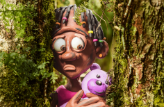 Flyer con personajes de plastilina en la selva