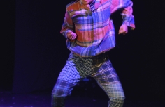 Escena joven Obra Colores. Seki Sano