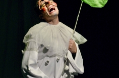 Escena joven Obra Colores. Seki Sano