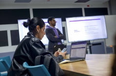 Mentalidad emprendedora vende arte on line sin inventarios. Cinemateca