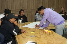 Mentalidad emprendedora vende arte on line sin inventarios. Cinemateca