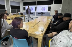 Mentalidad emprendedora vende arte on line sin inventarios. Cinemateca