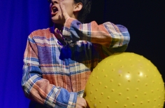 Escena joven Obra Colores. Seki Sano