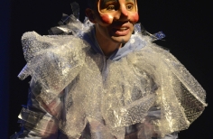 Escena joven Obra Colores. Seki Sano