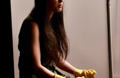 Escena joven Obra_ Quemar la casa sin ensuciar los muebles. Seki Sano