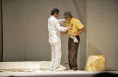 Teatro El Ensueño - Día mundial del teatro - Donde se descomponen las colas de los burros