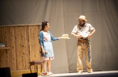 Teatro El Ensueño - Día mundial del teatro - Donde se descomponen las colas de los burros