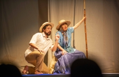 Teatro El Ensueño - Día mundial del teatro - Donde se descomponen las colas de los burros