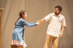 Teatro El Ensueño - Día mundial del teatro - Donde se descomponen las colas de los burros