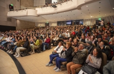 Teatro El Ensueño - Día mundial del teatro - Donde se descomponen las colas de los burros