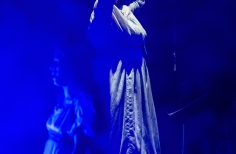 MARÍA LA O, SORDOS Y OYENTES.