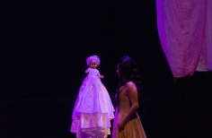 MARÍA LA O, SORDOS Y OYENTES.