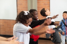 visita a grabar el contenido de redes sociales de mayo - Crea Entre Nubes