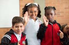 visita a grabar el contenido de redes sociales de mayo - Crea Entre Nubes